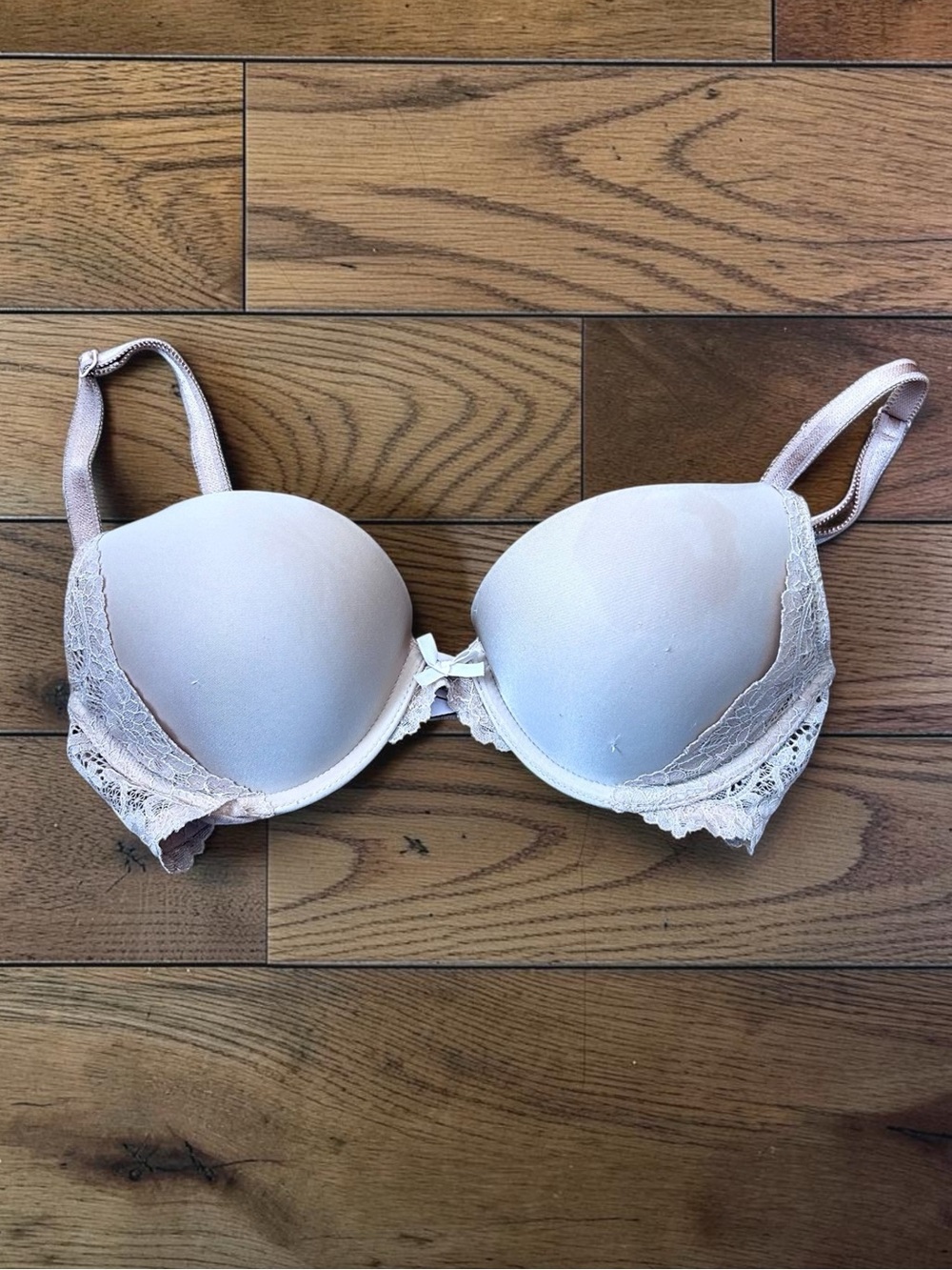 Victoria’s Secret Dream Angels Nude Beige Lace Push-Up Plunge Bra 32C